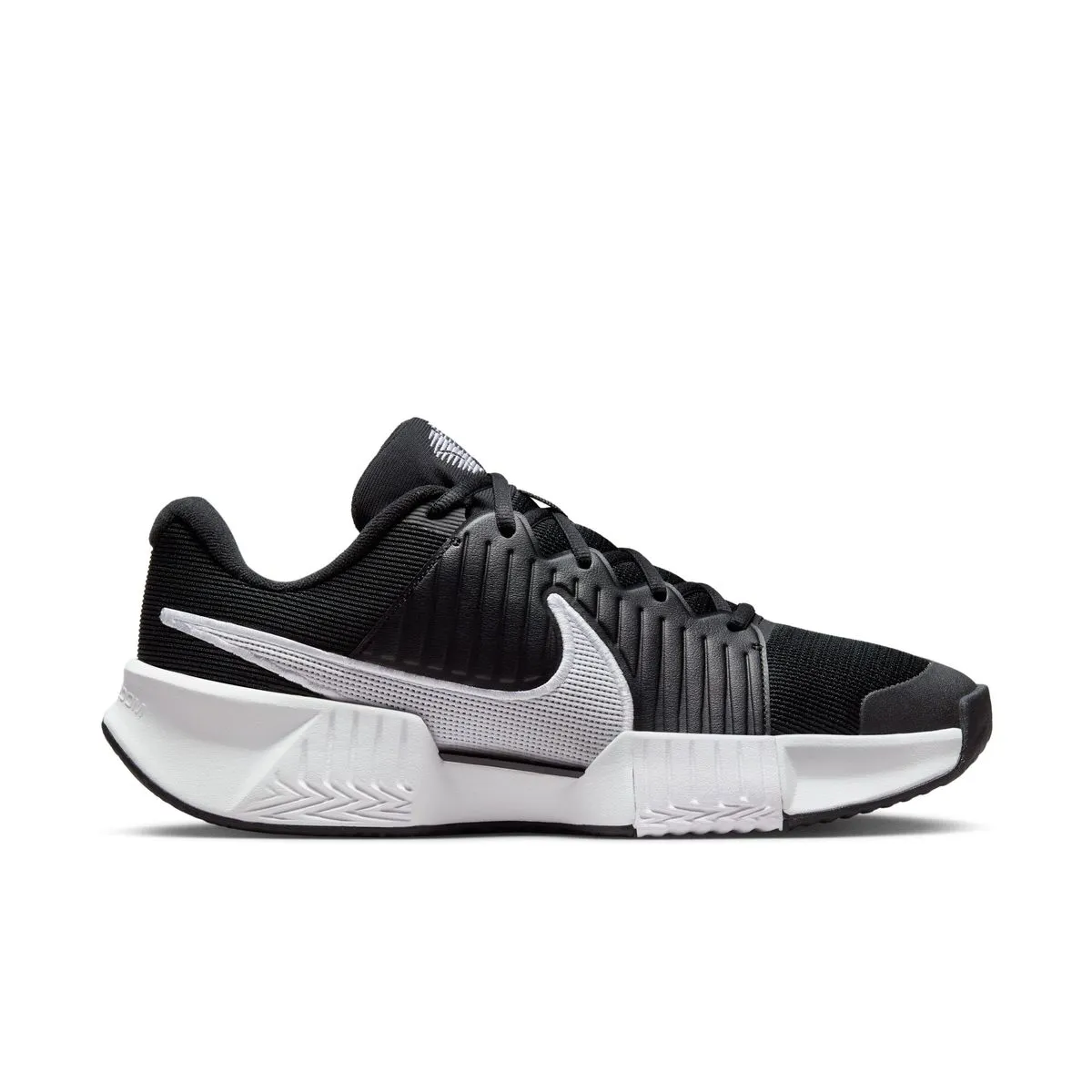 Tenis Nike M Zoom GP Challenge Pro Hc color negro con detalles en blanco y logo blanco