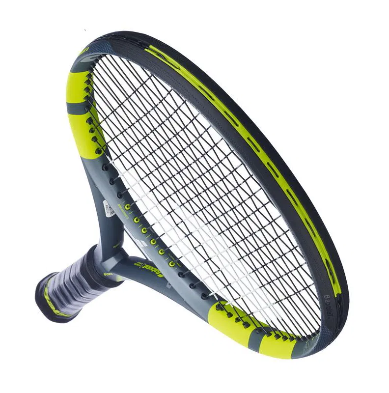 Raqueta de tenis Babolat Pure Aero Lite Gen 9 color gris con detalles en verde , imagen cercana de la cabeza