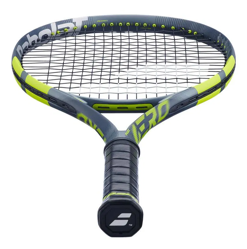 Raqueta de tenis Babolat Pure Aero Team Gen 9 color gris con detalles en verde, imagen cercana del grip
